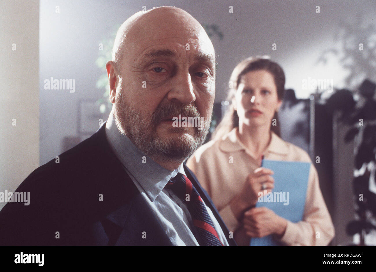TATORT Karl Ammond (ROLF HOPPE) ist Kommissar im Wirtschaftsdezernat