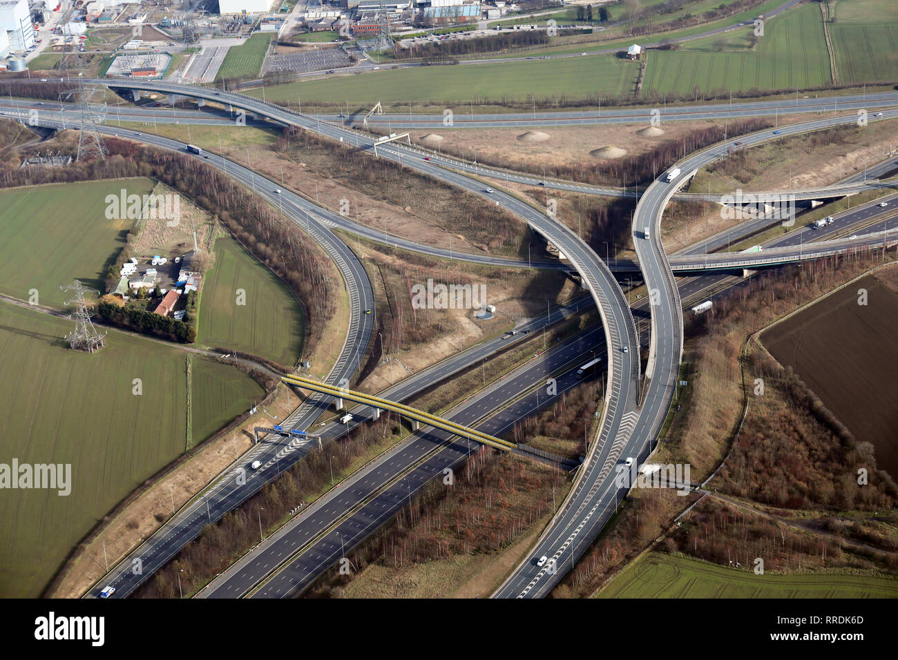 Luftaufnahme von der M62 Ausfahrt 32 A Interchange, wo es mit der A1 M Autobahn, Ferrybridge, West Yorkshire Stockfoto