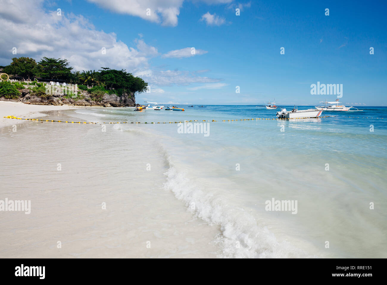 Die beliebten weißen Sandstrand Alona Beach auf Panglao Island, Bohol, Philippinen Stockfoto