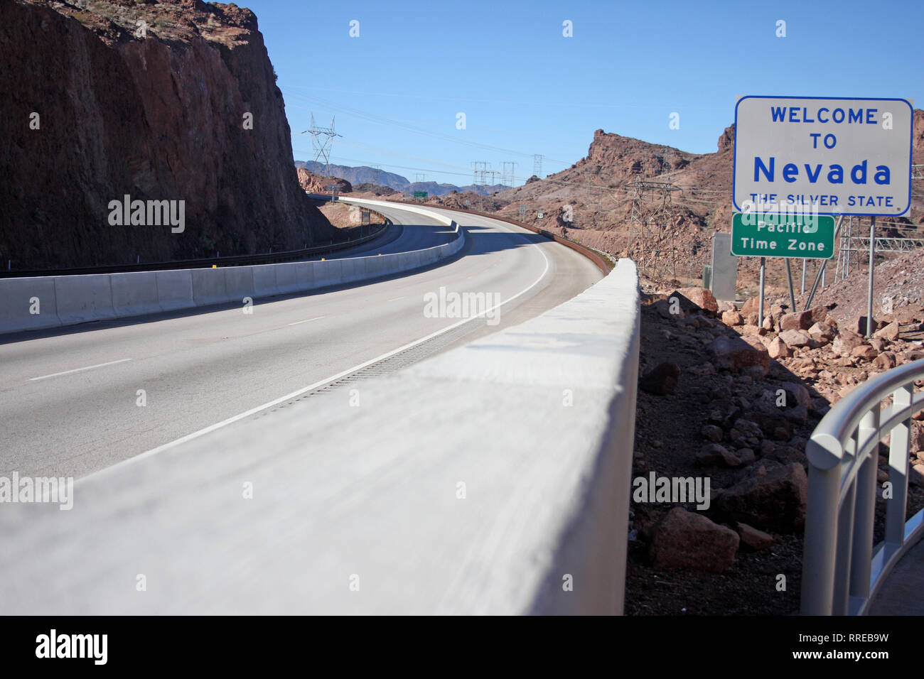 „Welcome to Nevada“-Schild an der Mike O'Callaghan-Pat Tillman Memorial Bridge. Nevada, USA. Stockfoto