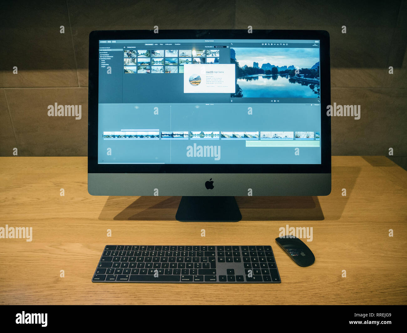 PARIS, Frankreich, 10.JANUAR 2018: Neue Apple iMac Pro Workstation Computer im Apple Store - Der Raum Grau Workstation mit Intel Xeon CPU und GPU Radeon Vega Stockfoto