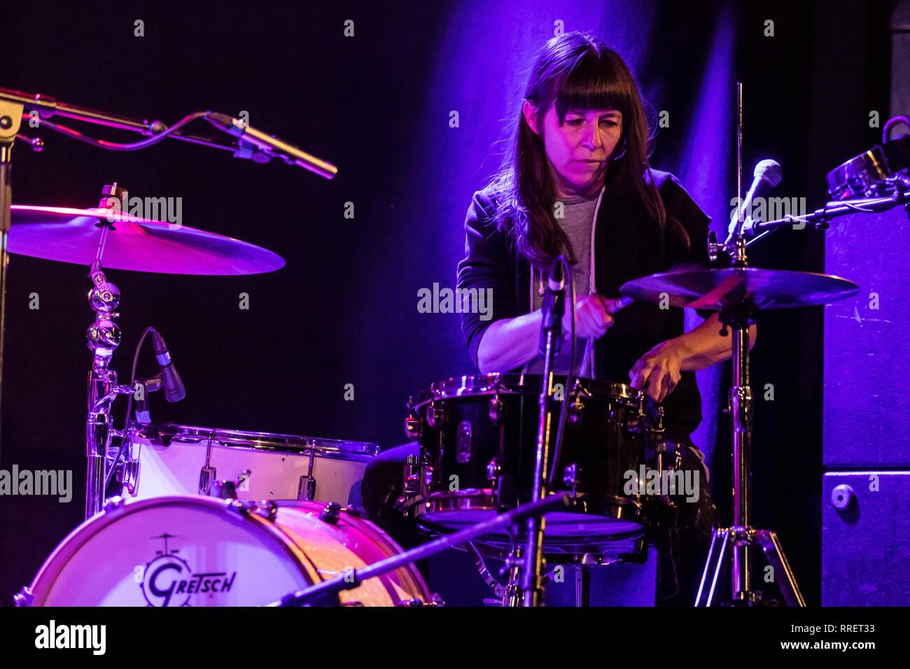 Catia Bellini am Schlagzeug, Leben in der schüür Luzern, Schweiz Stockfoto