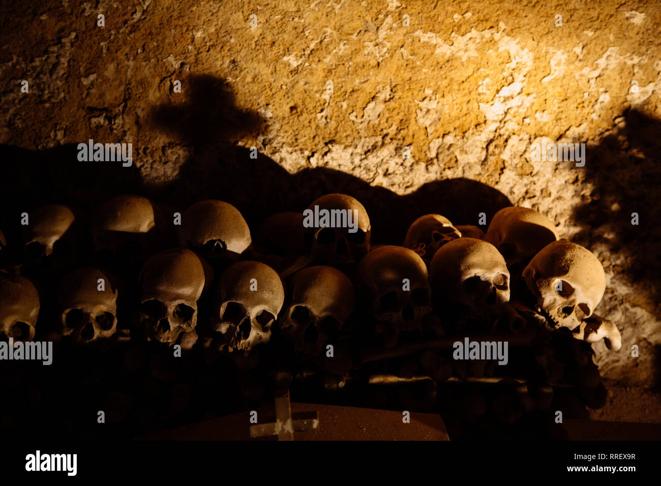 Neapel (Italien) - Die Fontanelle Friedhof ist ein Beinhaus, ein Beinhaus, in einer Höhle in den Tuff Hang in der materdei Abschnitt der Stadt Stockfoto