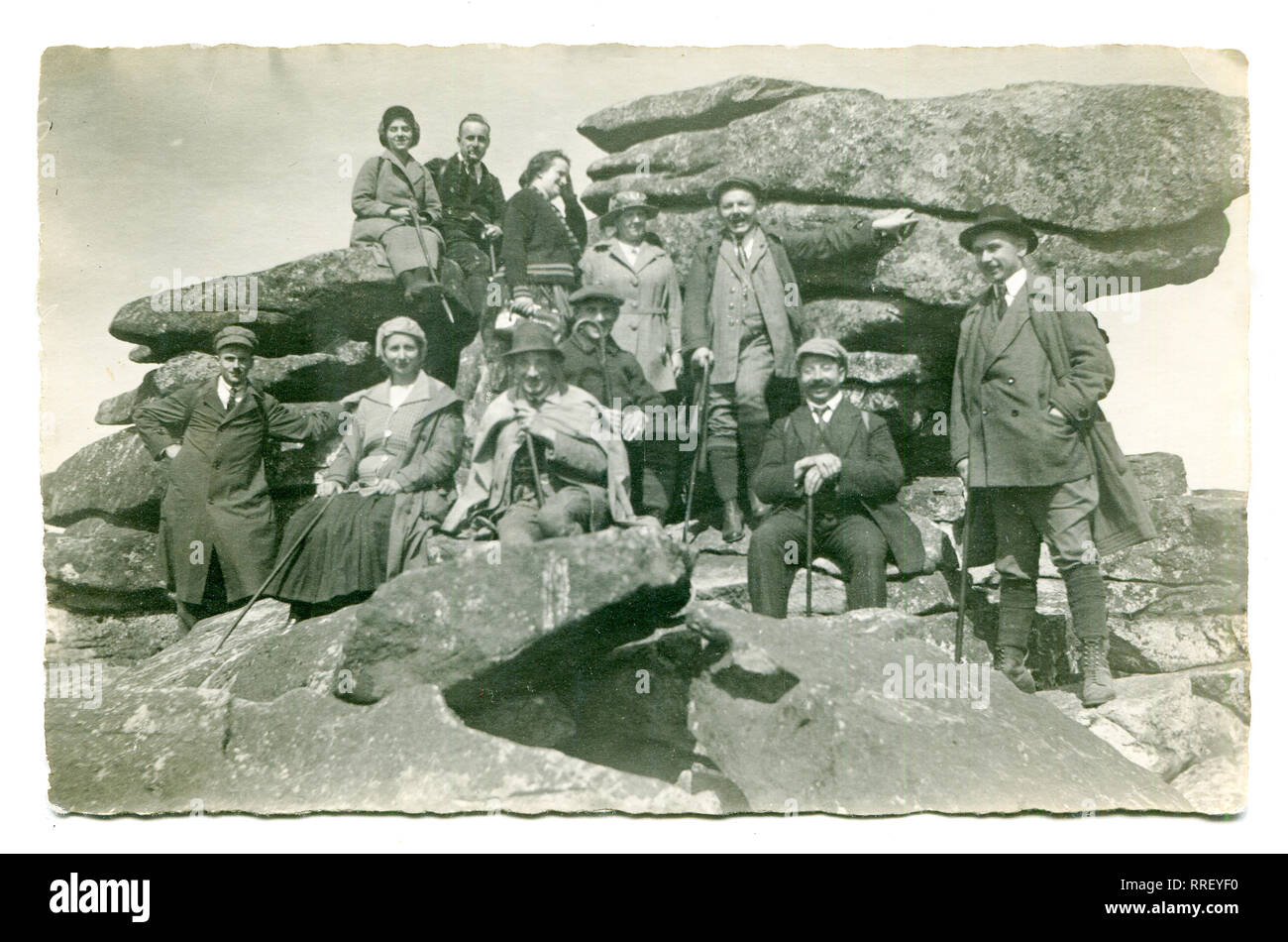 Deutschland. 1900. Postkarte. Große Gruppe von Menschen mittleren Alters auf Ausflüge Stockfoto