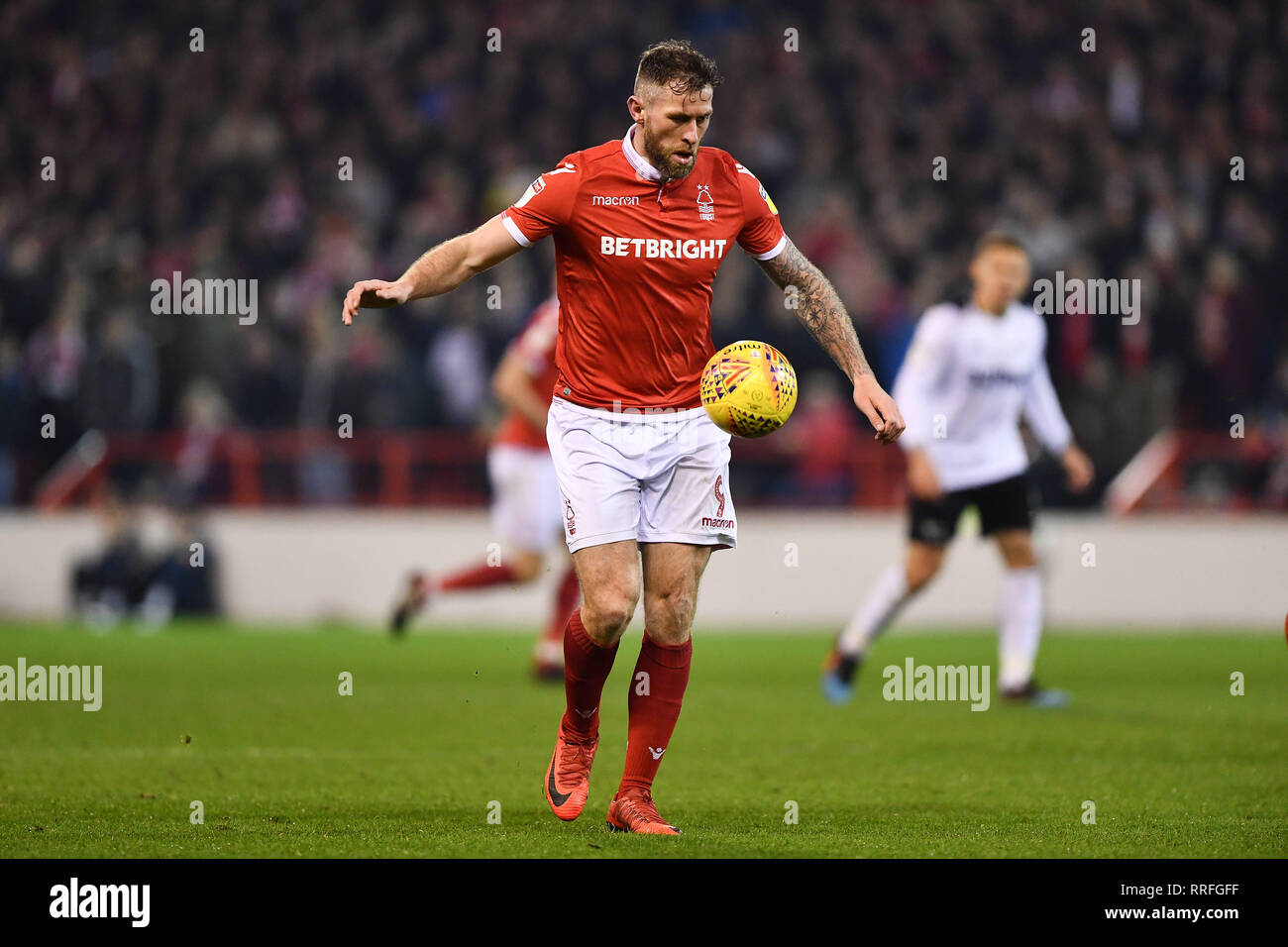 Nottingham, UK. 25 Feb, 2019. Daryl Murphy (9) von Nottingham Forest während der Sky Bet Championship Match zwischen Nottingham Forest und Derby County an der Stadt Boden, Nottingham am Montag, 25. Februar 2019. (Credit: Jon Hobley | MI Nachrichten) Credit: MI Nachrichten & Sport/Alamy leben Nachrichten Stockfoto