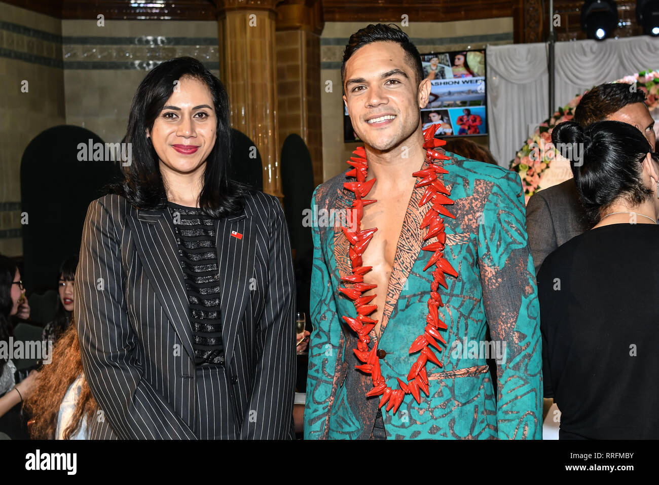 Whitehall, London, UK. 25 Feb, 2019. Ihre Exzellenz er Hon. Titilupe Fanetupouvava'u Tu'ivakano Tonga Hohe Kommissar Großbritannien und Nick Afoa London Pacific Fashion Week 2019, London, UK, 25. Feb 2019. Bild Capital/Alamy leben Nachrichten Stockfoto