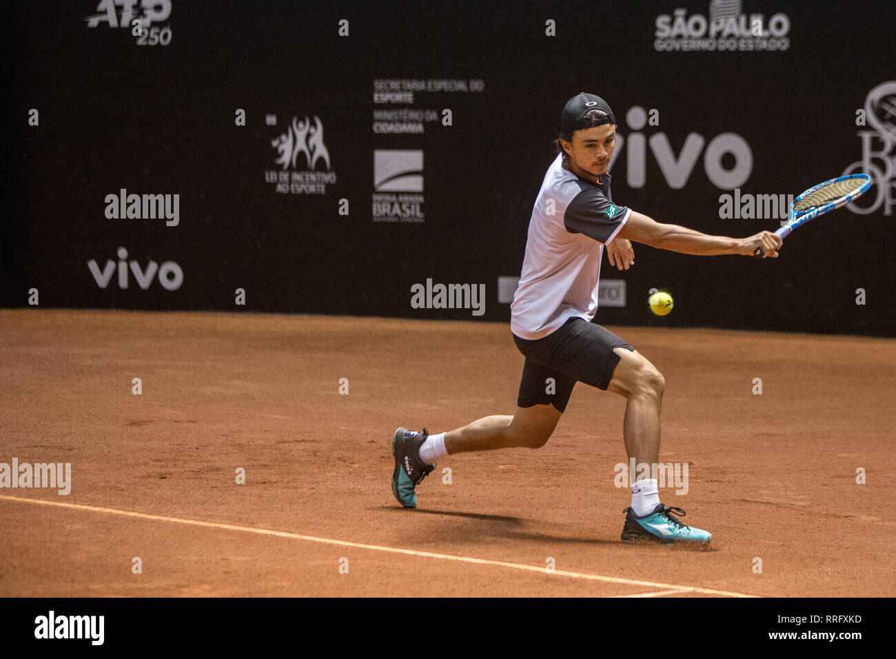 SÃO PAULO, SP - 25.02.2019: BRASIL OPEN 2019 ATP 250 - Brasilien 2019 - ATP 250 - Marco TRUNGELLITI (ARG) gewinnt Taro DANIEL (JPN) dieser Montag, 26 Februar, 2019. Am Gymnasium Ibirapuera in São Paulo. (Foto: Van Campos/Fotoarena) Stockfoto