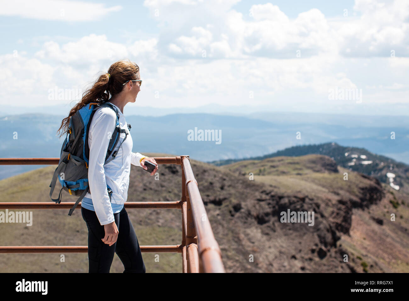 Wanderer anzeigen Berglandschaft, Yellowstone National Park, Montana, USA Stockfoto