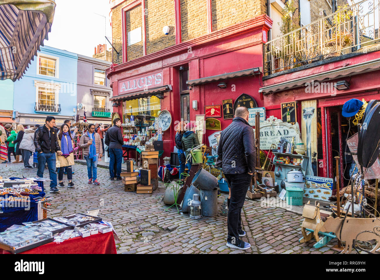 Eine Szene in der Portobello Road Market, in Notting Hill, London, England, Vereinigtes