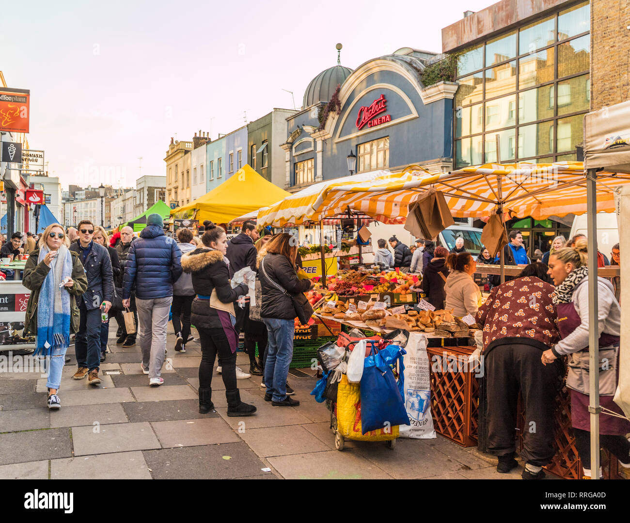 Portobello Road Market, in Notting Hill, London, England, Vereinigtes Königreich, Europa Stockfoto