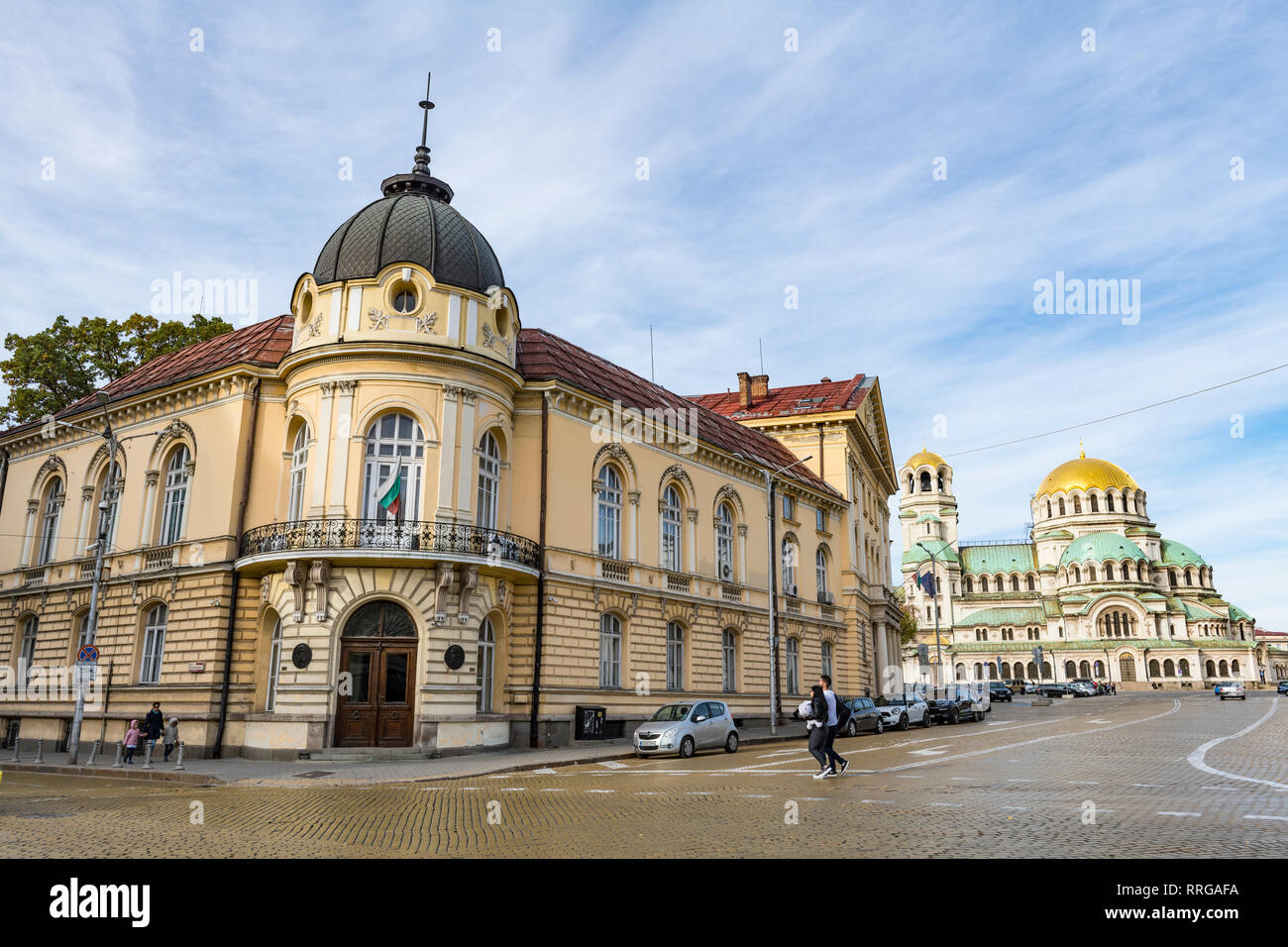 Bibliothek der Bulgarischen Akademie der Wissenschaften mit der Alexander-Newski-Kathedrale in Sofia, Bulgarien, Europa Stockfoto