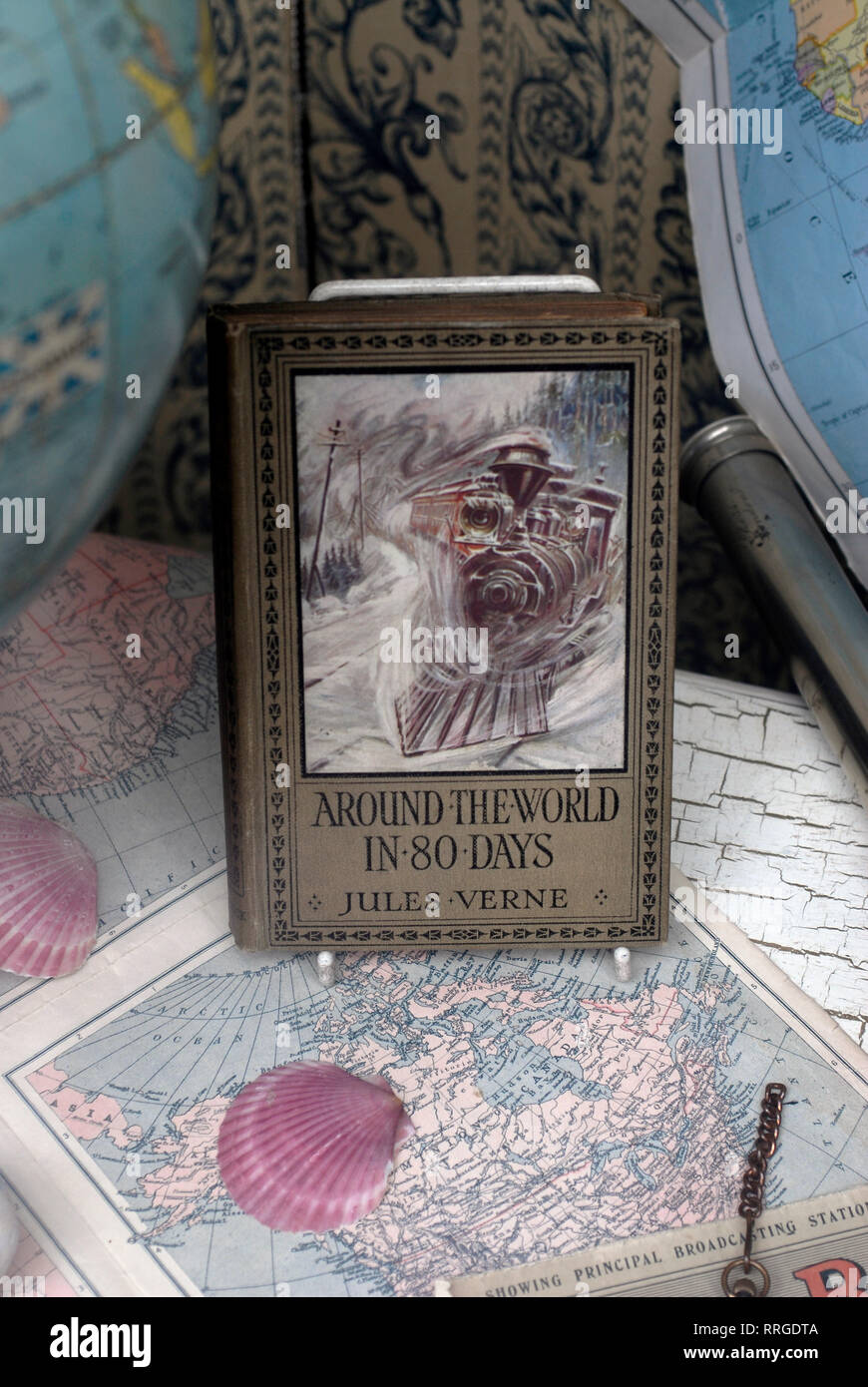 Kulturtourismus: Sonderausgabe von Jules Verne 'Around the World in 80 Days', Melrose, Scottish Borders, Schottland, Großbritannien Stockfoto