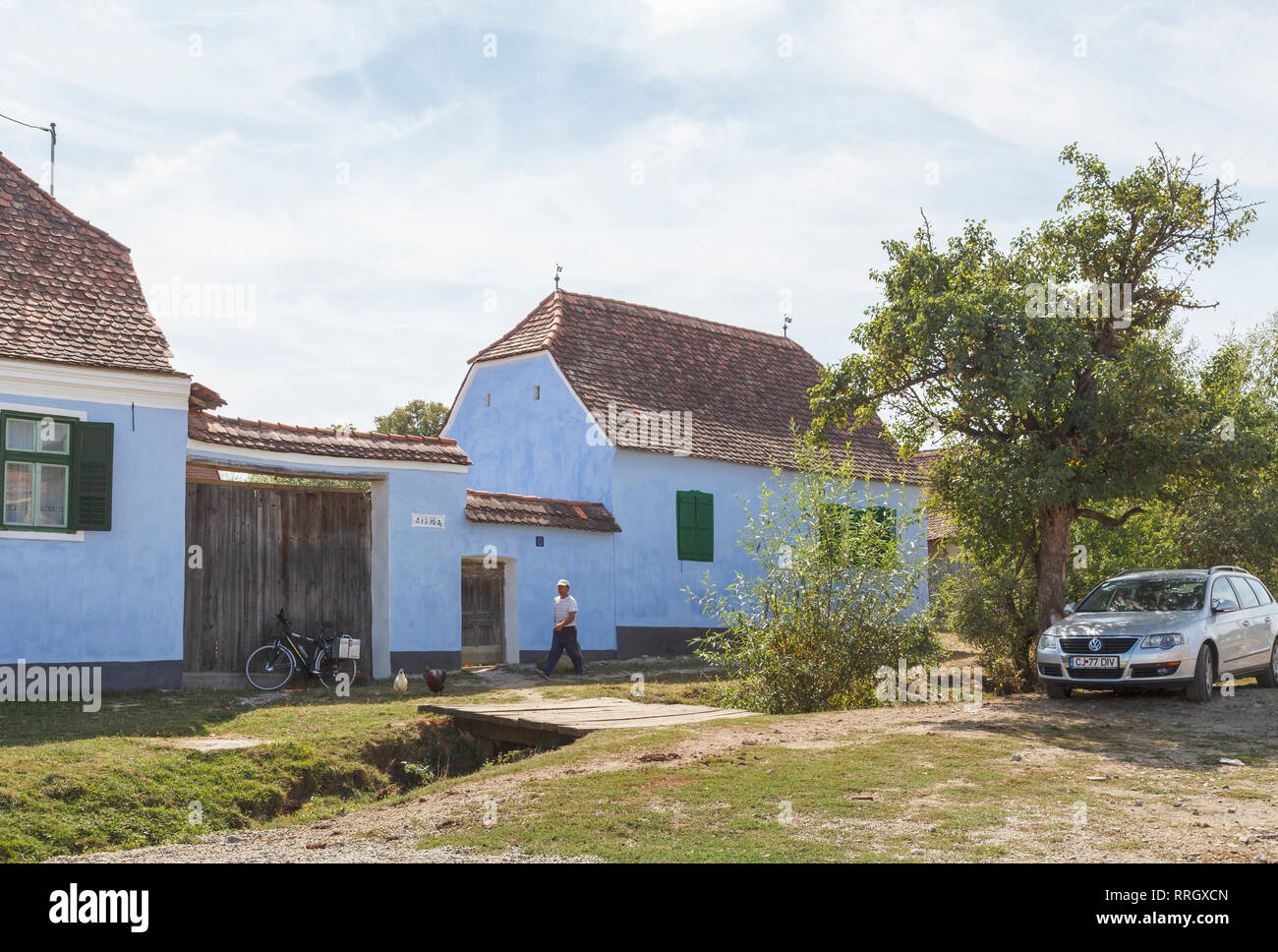 Prinz Charles' Haus, einem blauen Roadside Cottage Guesthouse in der kleinen historischen sächsischen Dorf VIscri, Siebenbürgen, Rumänien Stockfoto