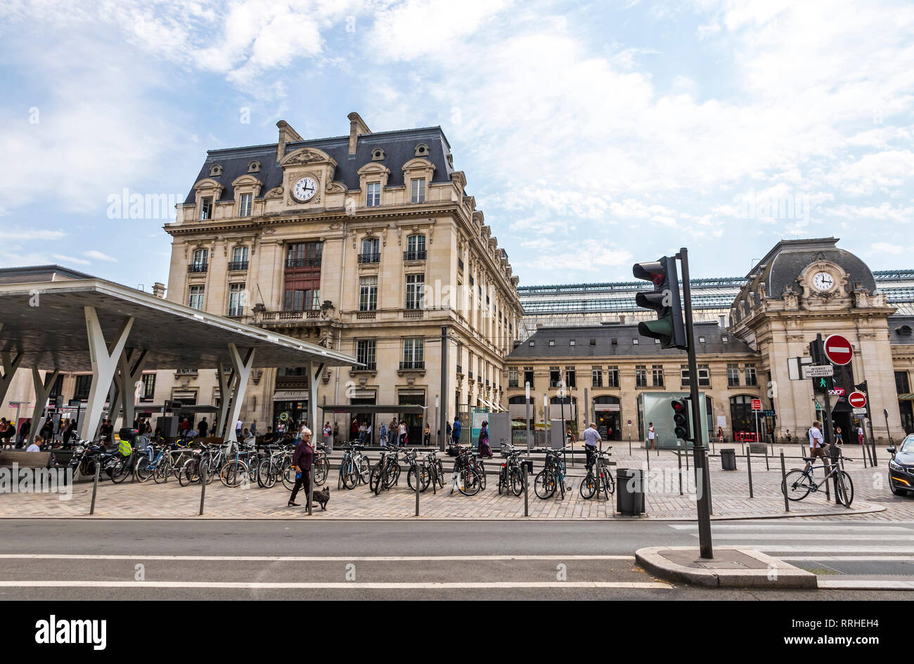 BORDEAUX, Frankreich - 13. Juni, 2017: Fassade des Hauptbahnhofs (auch als Gare SNCF bekannt) der Stadt Bordeaux, Bordeaux-Saint-Jean. Die aktuelle Station Stockfoto