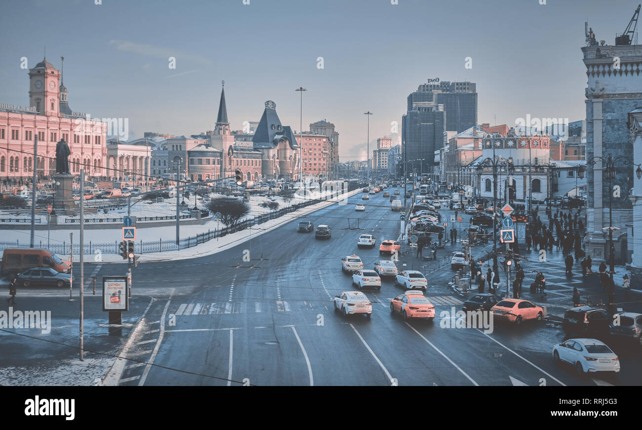 Moskau, Russland - Jan 2019: komsomolskaja Square, in der Nähe der Metro-Station Komsomolskaja in Moskau. Leningradsky, Jaroslawski und Kazansky railway Statio Stockfoto