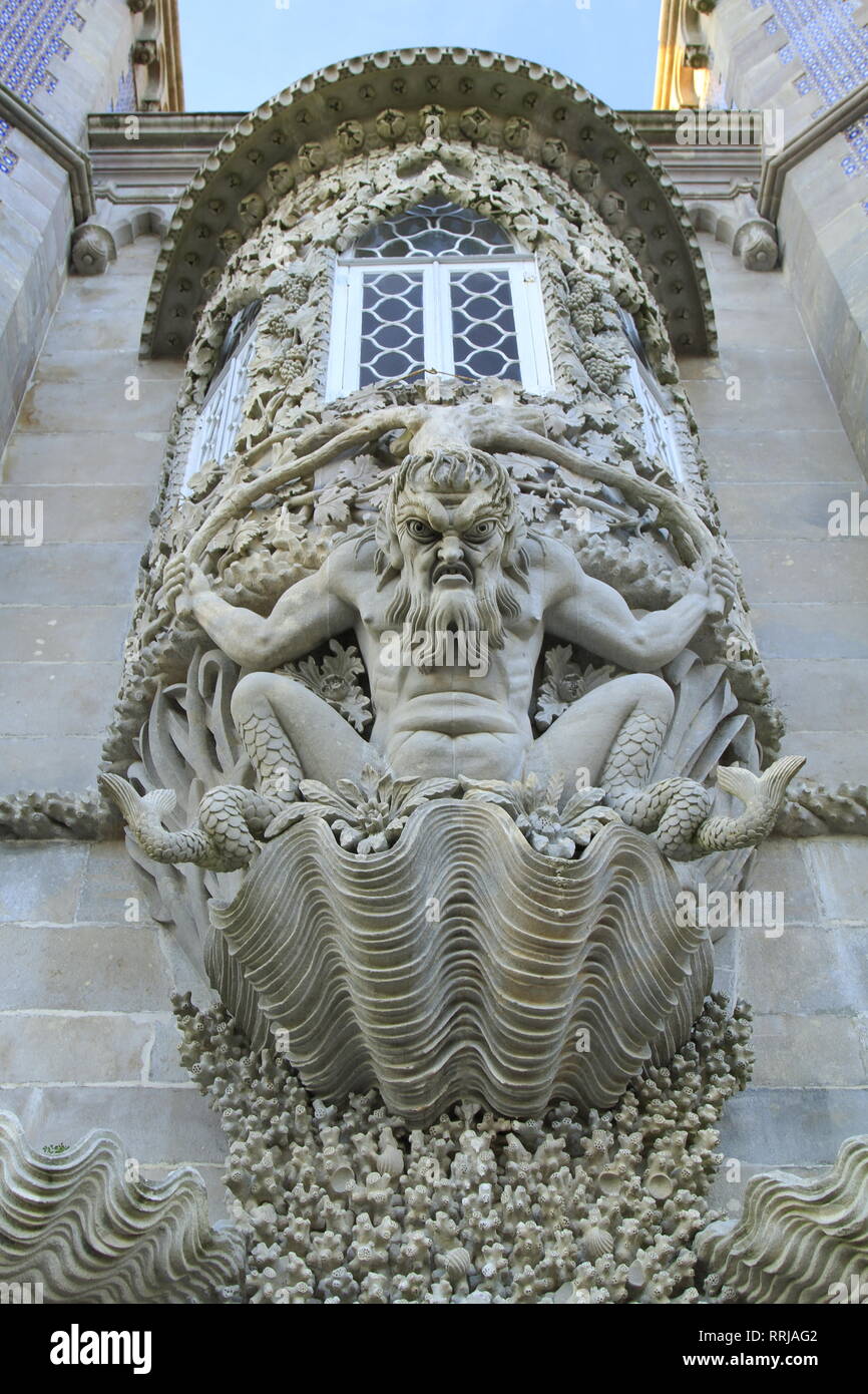 Der Bogen der Triton, symbolisiert die Allegorie der Schöpfung der Welt, Pena, Sintra, Portugal, Europa Stockfoto