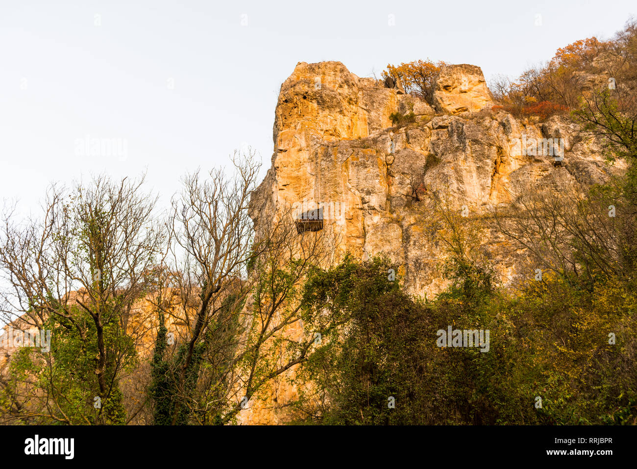 Ivanovo Rock Kirche der Heiligen Mutter, 14. Jahrhundert Paleologian stil Mittelalterliche christliche Kunst, der UNESCO, dem Tal des Flusses Roussenski Lom, Bulgarien Stockfoto