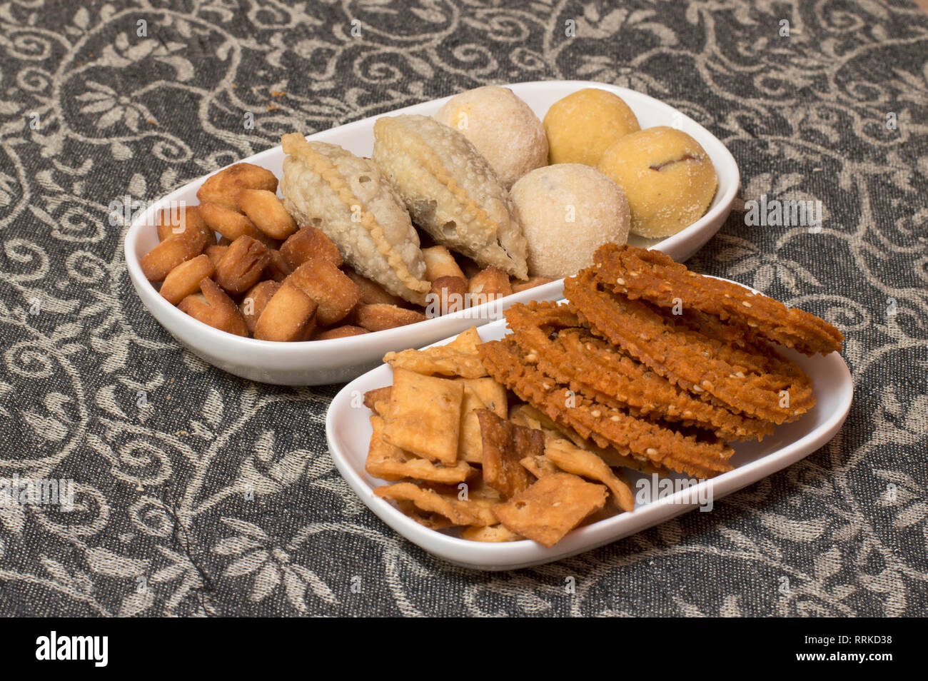 Diwali Indisches essen Snacks und Süßigkeiten. Stockfoto