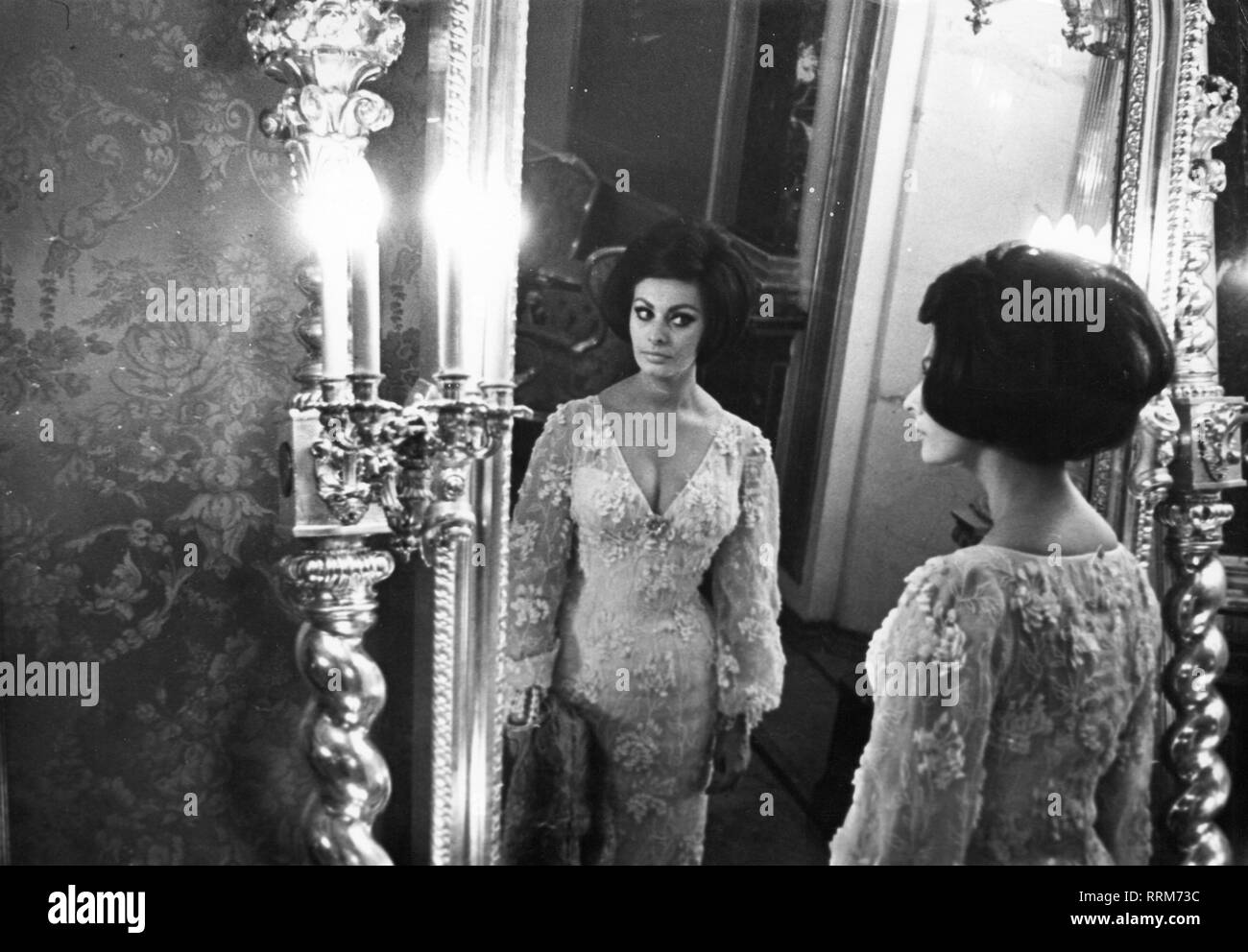 Loren, Sophia, * 20.09.1934, italienische Schauspielerin, halbe Länge, Kreml, Moskau, Juli 1965, Additional-Rights - Clearance-Info - Not-Available Stockfoto