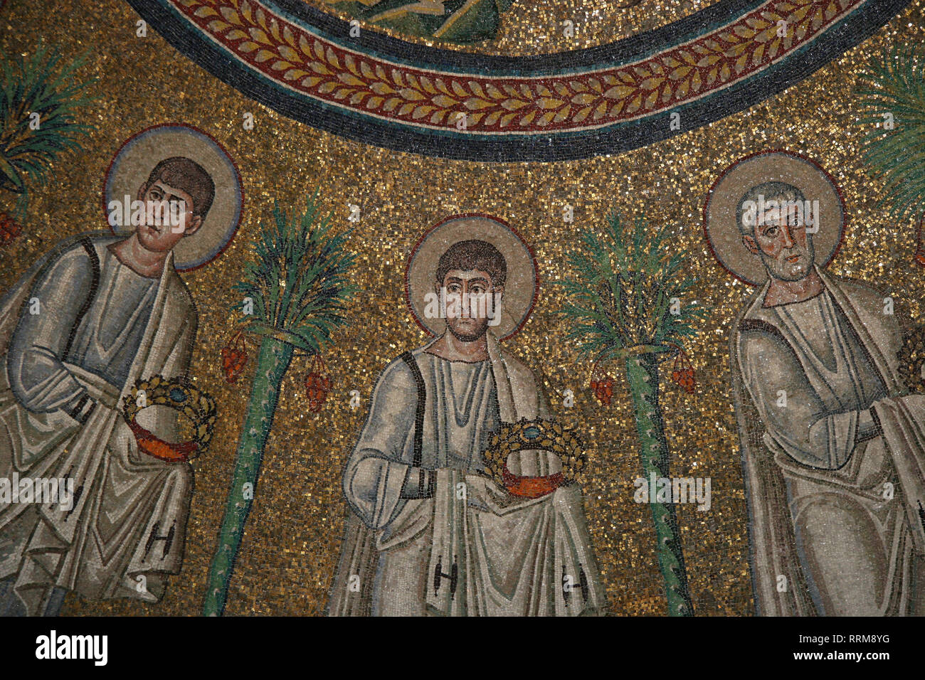 Italien. Ravenna. Arian Baptisterium. Theoderich Ära. 5. -6. Jahrhunderte. Mosaik. Prozession der Apostel. Die frühen Christen. Stockfoto