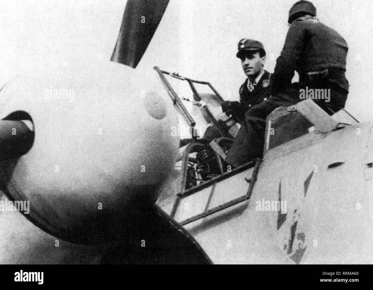 , Heinz-Wolfgang Schnaufer, 16.2.1922 - 15.7.1950, Deutsche Luftwaffe Offizier, halbe Länge, bevor eine Mission, 1944, Additional-Rights - Clearance-Info - Not-Available Stockfoto