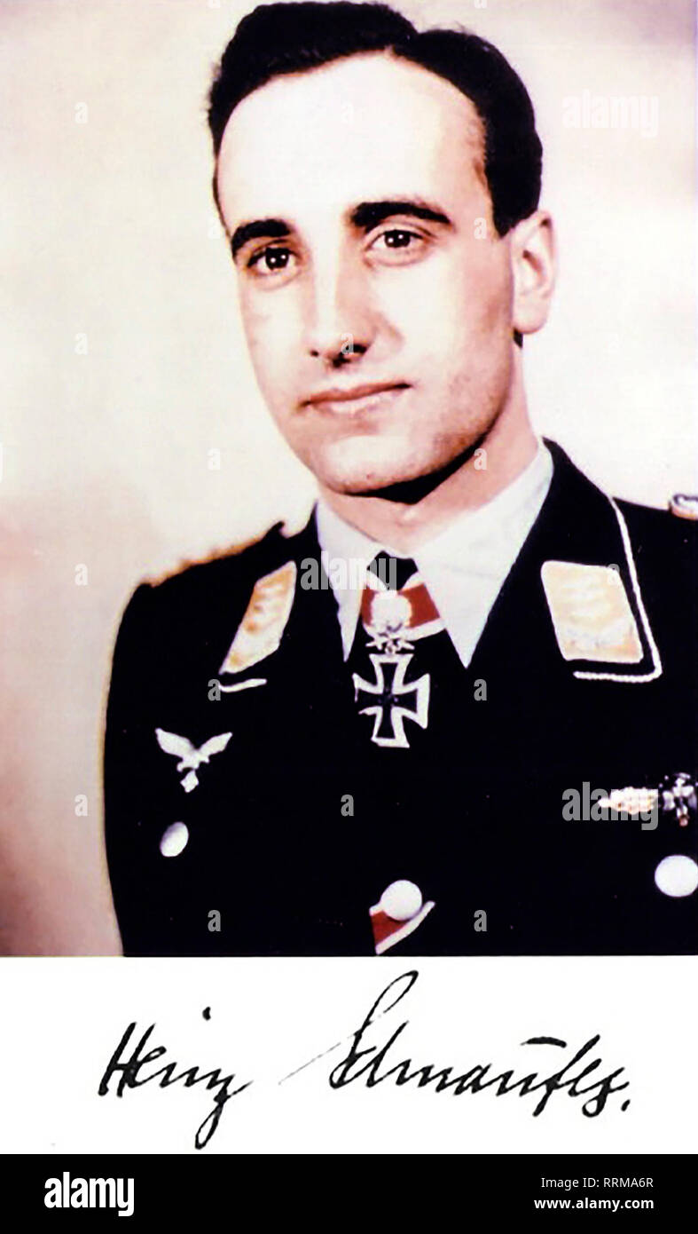 , Heinz-Wolfgang Schnaufer, 16.2.1922 - 15.7.1950, Deutsche Luftwaffe Offizier, Porträt, mit Autogramm, 1944 / 1945, Additional-Rights - Clearance-Info - Not-Available Stockfoto