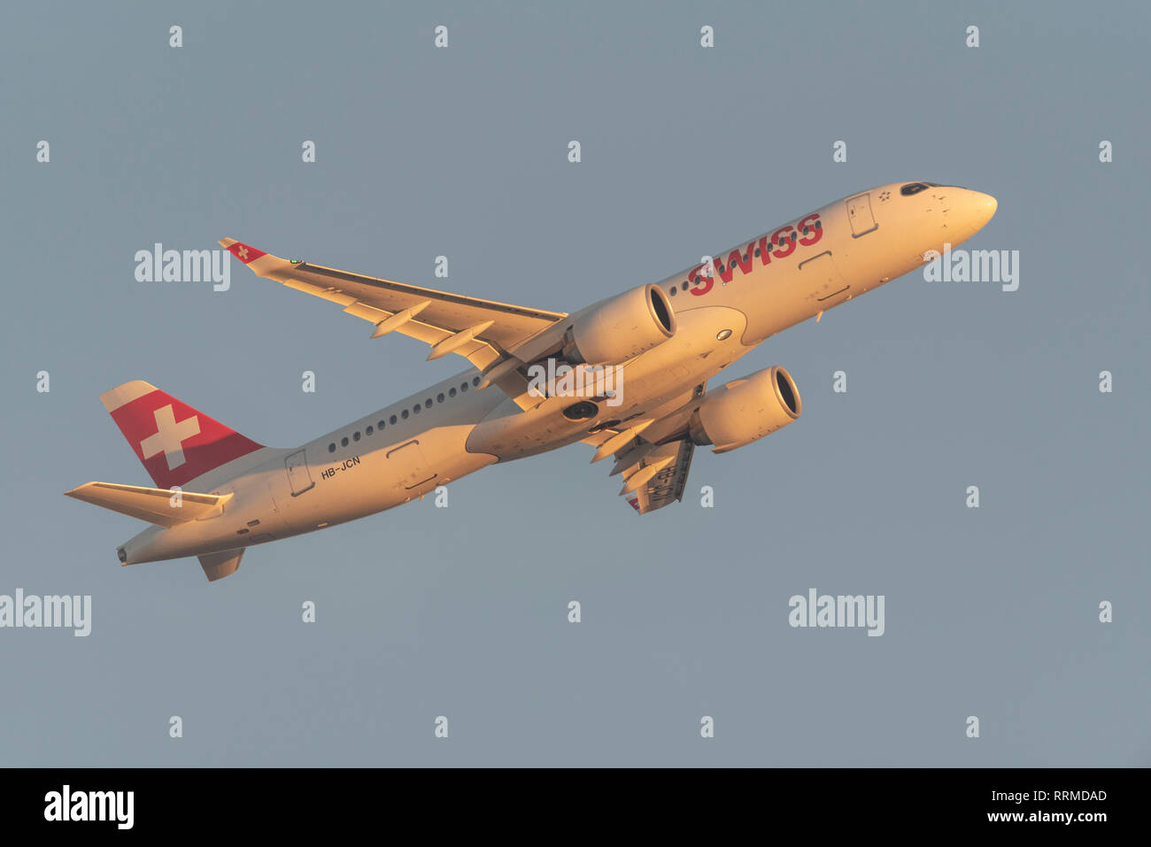 Swiss International Air Lines Airbus A220-300 Jet Airliner Flugzeug HB-Spbn vom London Heathrow Flughafen, Großbritannien. Flug Abflug Stockfoto