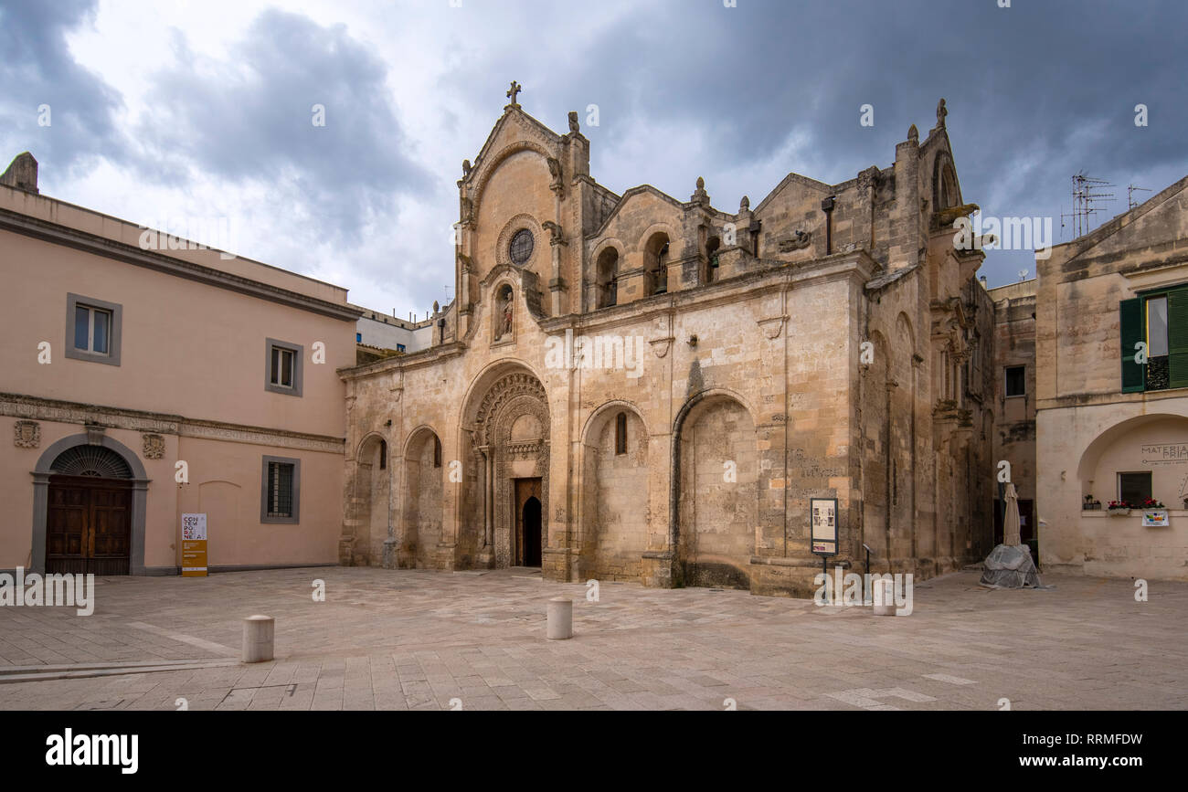 Die romanische Parrocchia di San Giovanni Battista Pfarrkirche (Chiesa). Der heilige Johannes der Täufer. Matera, Basilikata, Apulien, Italien Stockfoto