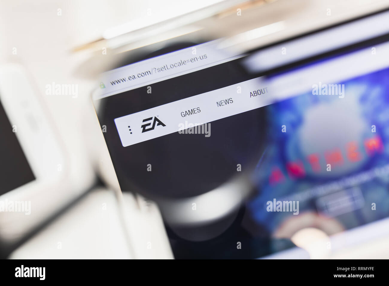 Los Angeles, Kalifornien, USA - 27. Februar 2019: Electronic Arts Offizielle Website Homepage unter Lupe. Konzept Electronic Arts logo Stockfoto