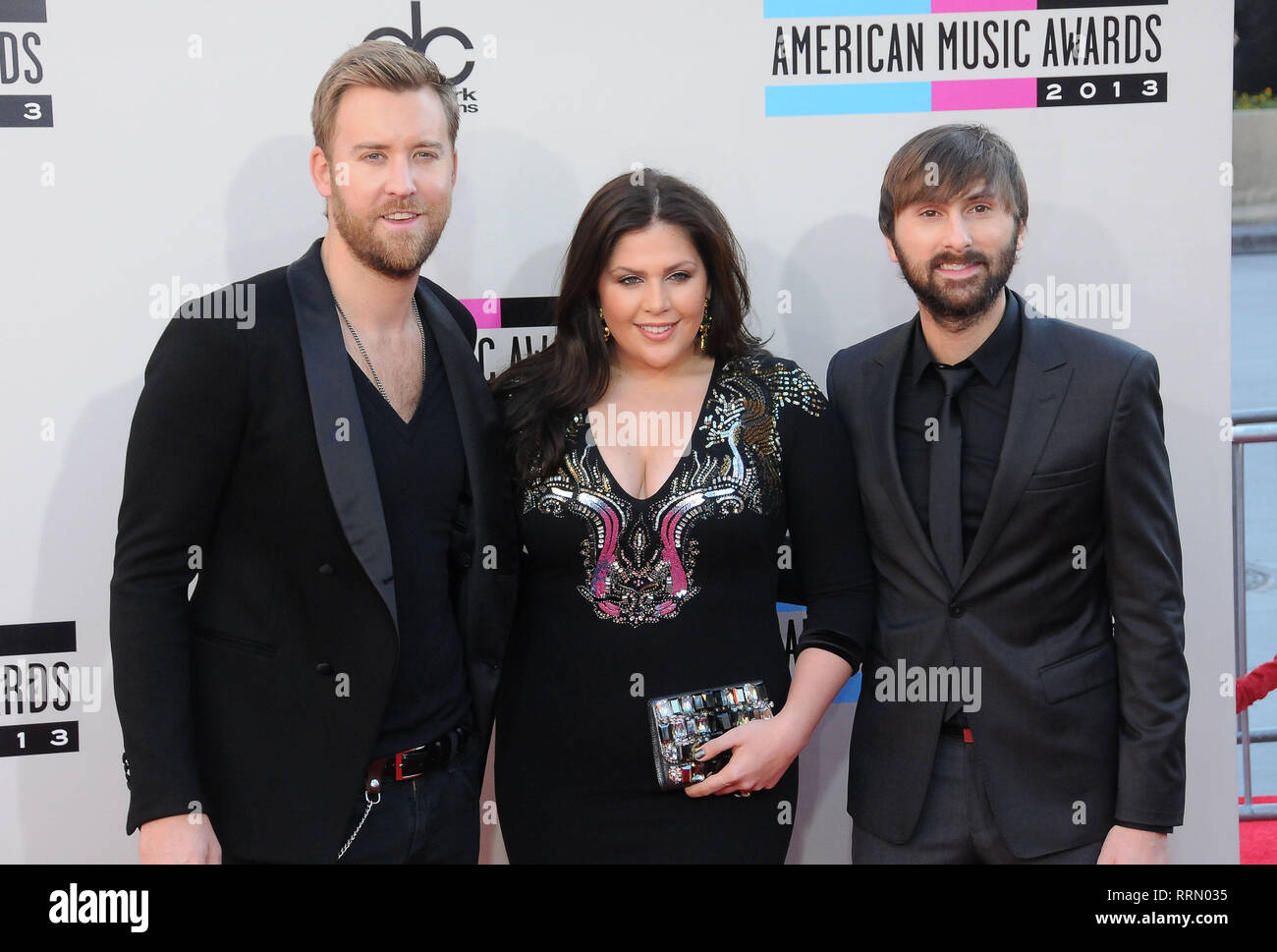 LOS ANGELES, Ca - 24. NOVEMBER: Sänger Charles Kelley, Hillary Scott und Dave Haywood von Lady Antebellum die 2013 American Music Awards teilnehmen am 24. November 2013 im Nokia Theatre L.A. Leben in Los Angeles, Kalifornien. Foto von Barry King/Alamy Stock Foto Stockfoto