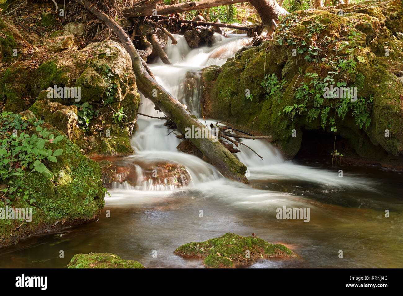 Kaskaden von Hueznar in San Nicolas del Puerto, Sevilla. Andalusien, Spanien. Stockfoto