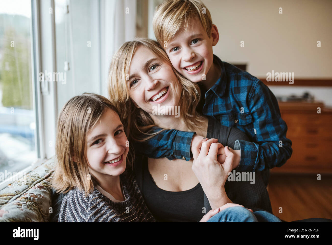 Portrait glücklich, liebevolle Mutter und Kinder Stockfoto