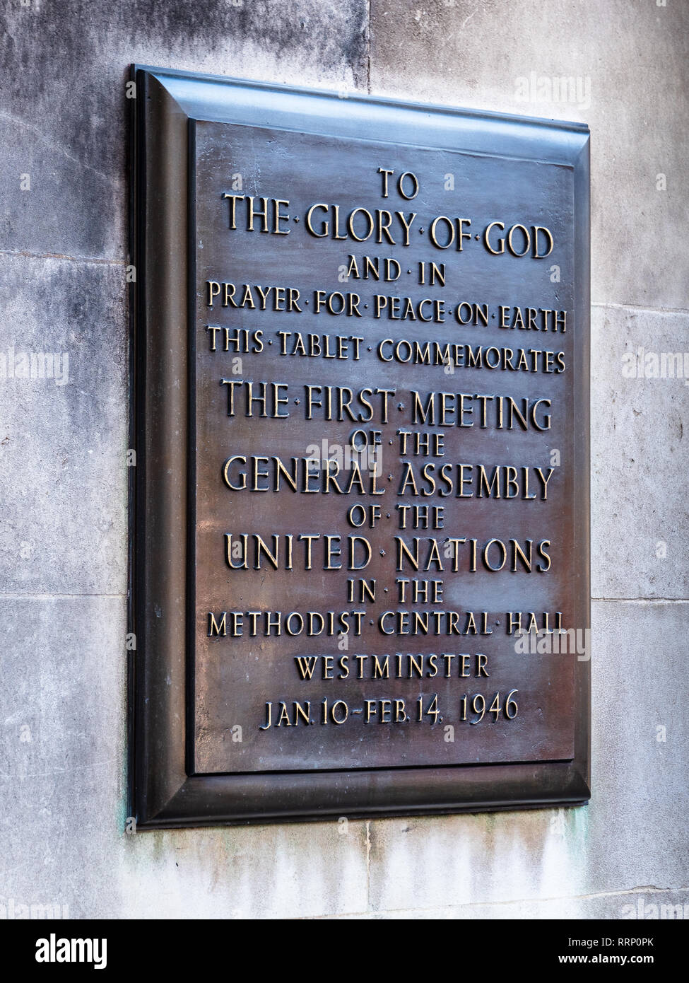 Methodist Central Hall der Vereinten Nationen Montage Plakette - zum Gedenken an die erste Sitzung der UN-Generalversammlung in der Halle in London 1946 gehalten Stockfoto