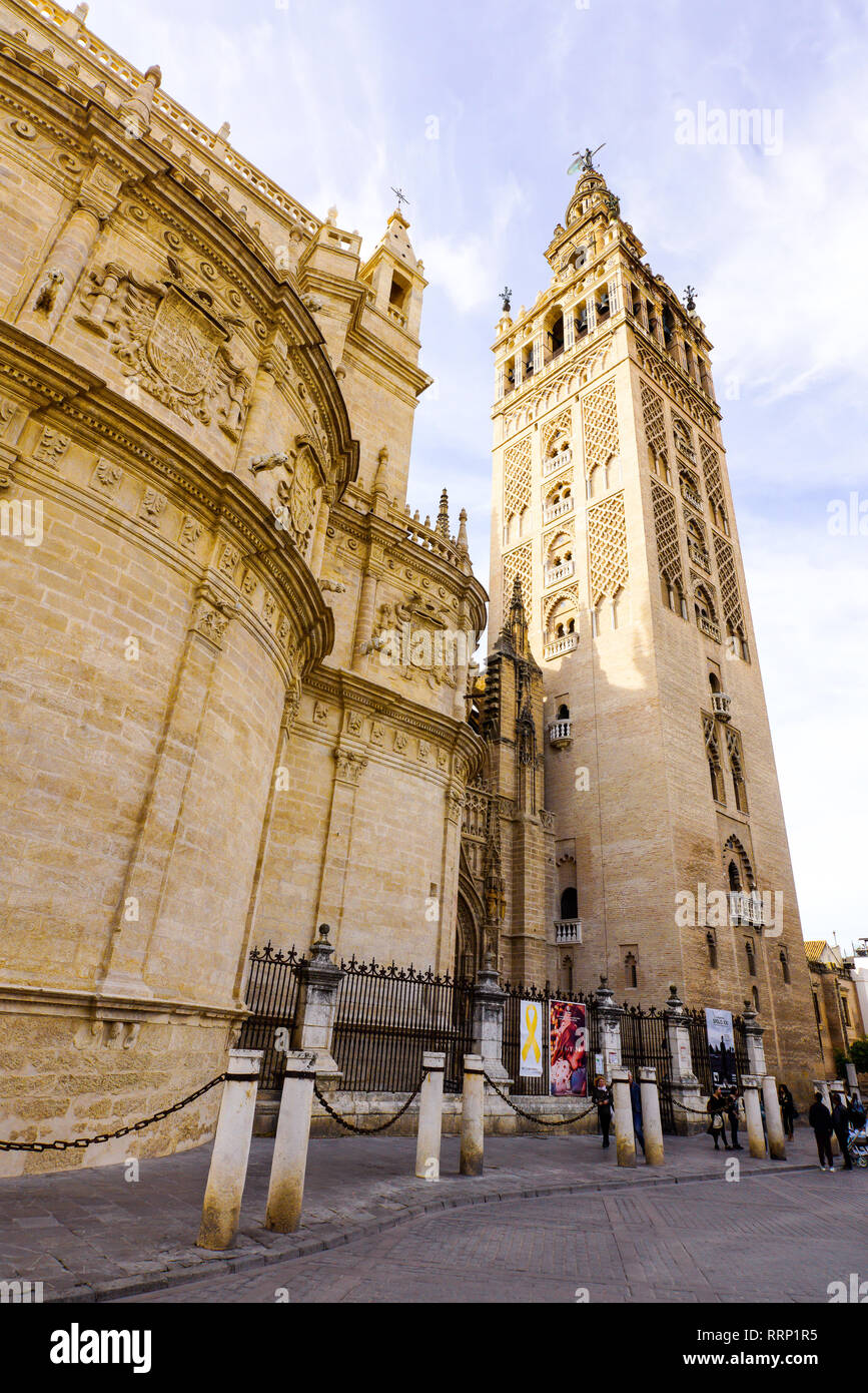 Street View der gotisches Stil historischen Kathedrale von Sevilla, Spanien. Stockfoto