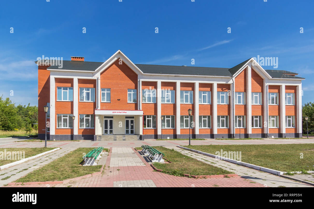 Backstein Haus der Kultur im Dorf Izhevskoye, Region Ryazan, Russland Stockfoto
