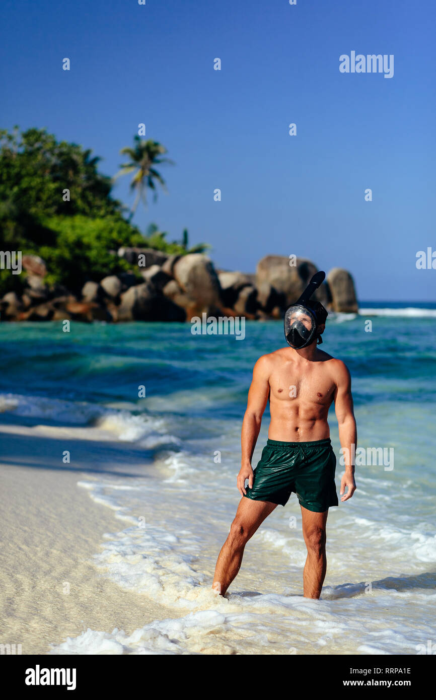 Schnorcheln Mit Vollgesichtsmaske Stockfotos Und Bilder Kaufen Alamy