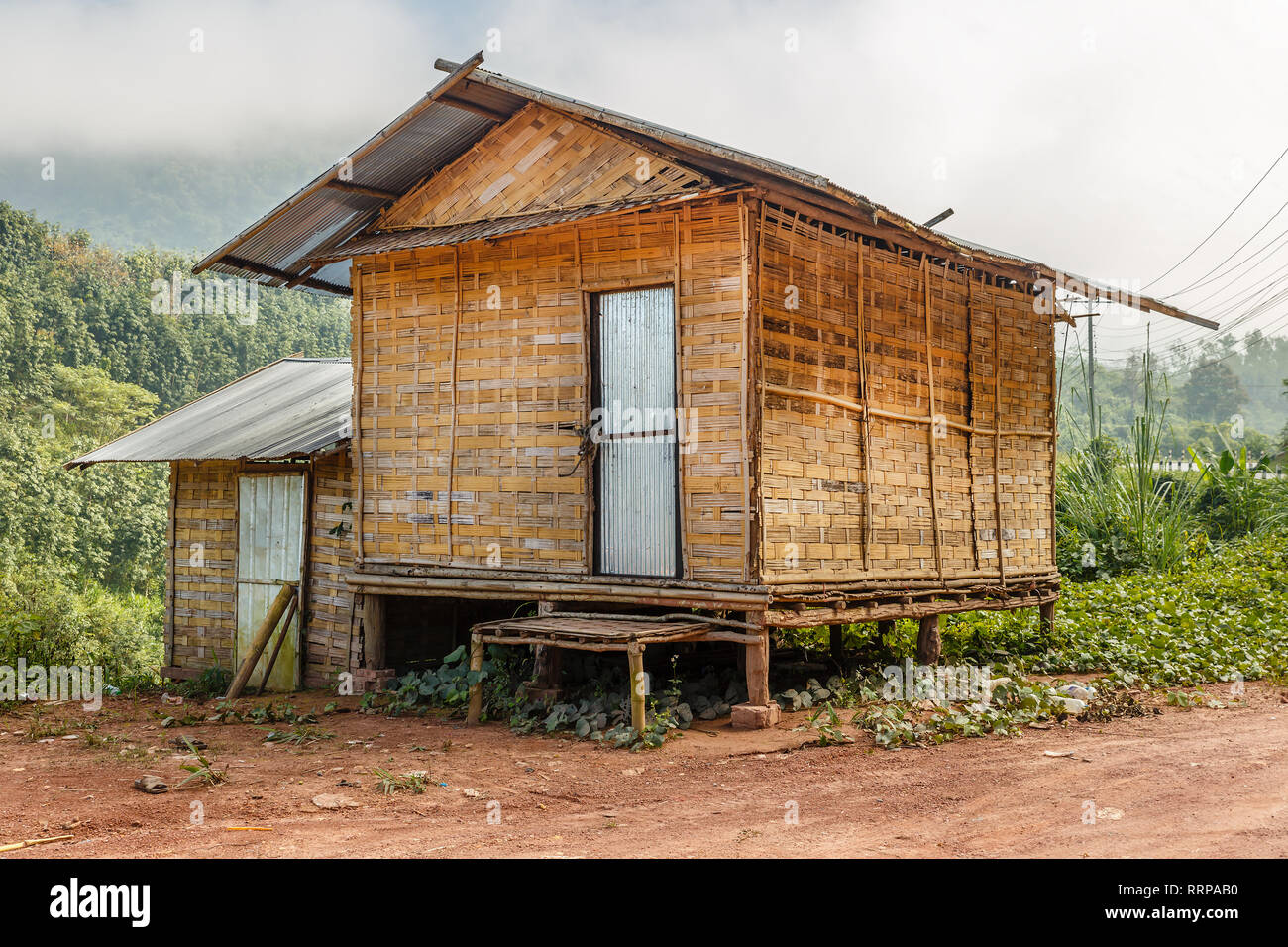 Traditionelle lokale Bambus Haus in einem Dorf, Laos Stockfotografie - Alamy