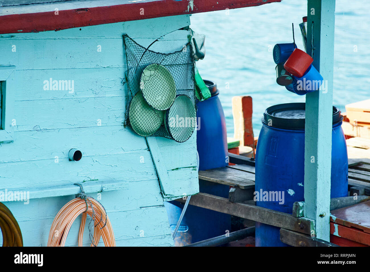Fischerboot im Hafen von ABC Beach auf Tioman Insel, Malaysia Stockfoto