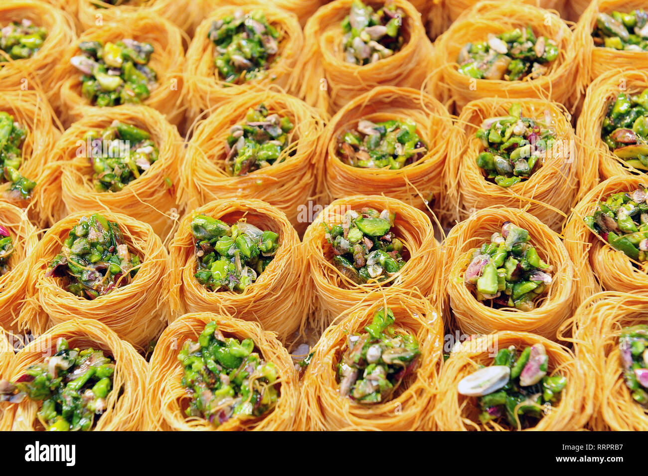 Traditionelle süße Leckereien zum Verkauf auf dem Yehuda-Markt, Jerusalem, Israel Stockfoto