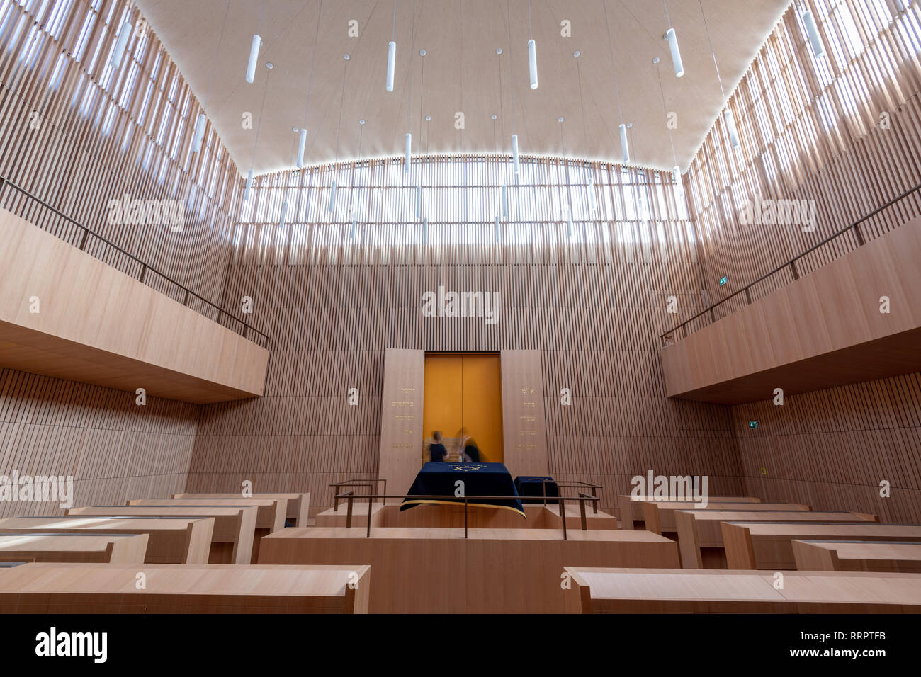 26. Februar 2019, Bayern, Regensburg: Blick auf die neue Synagoge in der Oberpfalz Stadt. 500 Jahre nach der Zerstörung der ersten Synagoge in Regensburg, die jüdische Gemeinschaft hat ein neues Haus des Gebets empfangen. Foto: Armin Weigel/dpa Stockfoto