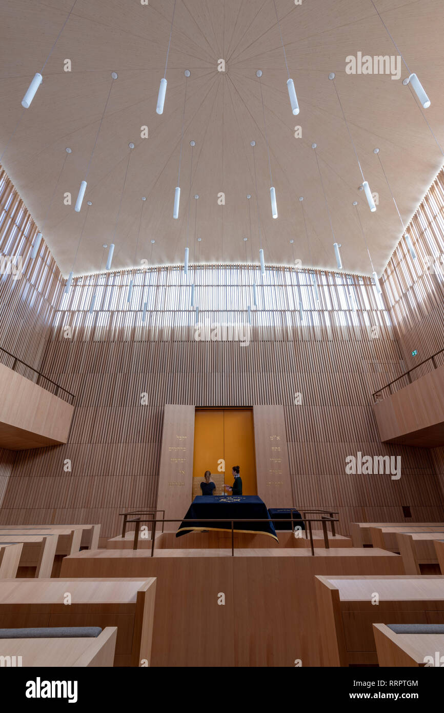 26. Februar 2019, Bayern, Regensburg: Blick auf die neue Synagoge in der Oberpfalz Stadt. 500 Jahre nach der Zerstörung der ersten Synagoge in Regensburg, die jüdische Gemeinschaft hat ein neues Haus des Gebets empfangen. Foto: Armin Weigel/dpa Stockfoto