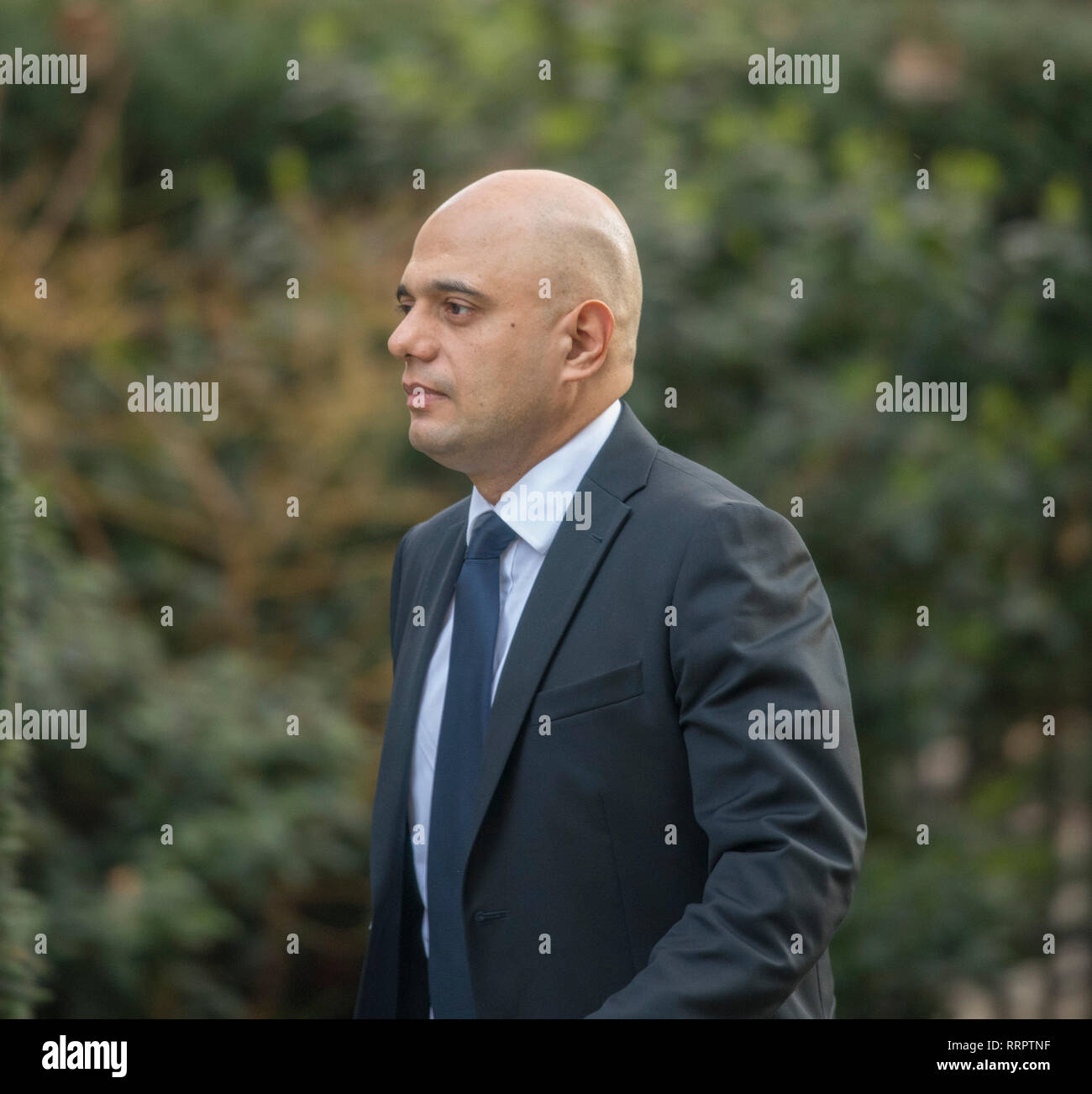 Downing Street, London, UK. 26. Februar 2019. Sajid Javid, Staatssekretärin des Home Abteilung Home Secretary, in Downing Street für die wöchentliche Kabinettssitzung. Credit: Malcolm Park/Alamy Leben Nachrichten. Stockfoto