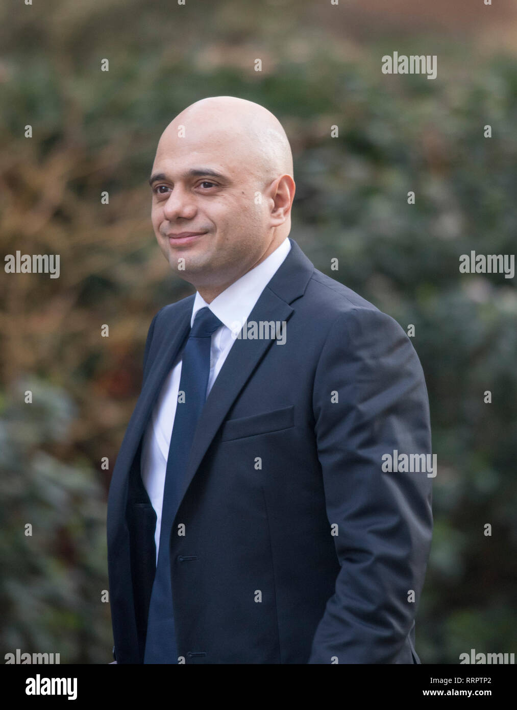 Downing Street, London, UK. 26. Februar 2019. Sajid Javid, Staatssekretärin des Home Abteilung Home Secretary, in Downing Street für die wöchentliche Kabinettssitzung. Credit: Malcolm Park/Alamy Leben Nachrichten. Stockfoto