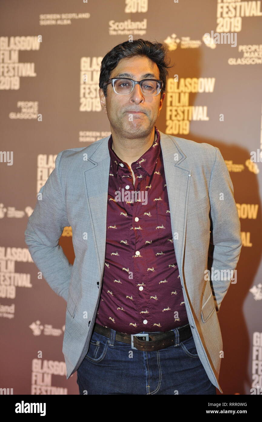 Glasgow, UK. 26 Feb, 2019. Schauspieler, Sanjeev Kohli von TV-Hit zeigen, noch Spiel, auf dem roten Teppich an der Glasgow Film Theater gesehen. Credit: Colin Fisher/Alamy leben Nachrichten Stockfoto