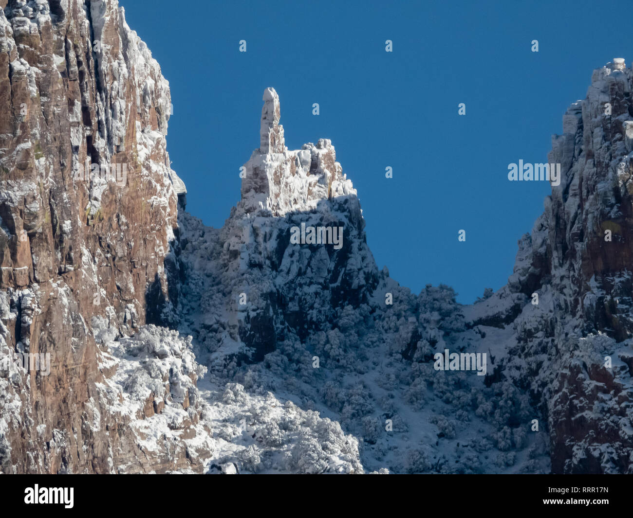 Tucson, Arizona, USA, 26. Februar, 2019. Nach dem großen Schneesturm in Tucson suchen, um sich an der Catalina Mountain Range. Finger rock. Credit: Jeff Smith/Alamy leben Nachrichten Stockfoto