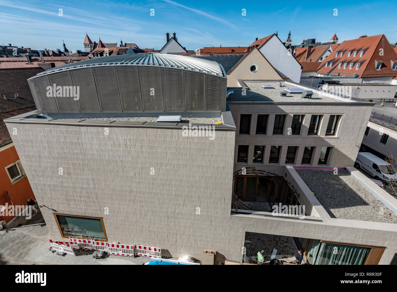 Regensburg, Deutschland. 26 Feb, 2019. Die neue Synagoge in der Oberpfalz Stadt. 500 Jahre nach der Zerstörung der ersten Synagoge in Regensburg, die jüdische Gemeinschaft hat eine neue Bethaus. Foto: Armin Weigel/dpa/Alamy leben Nachrichten Stockfoto