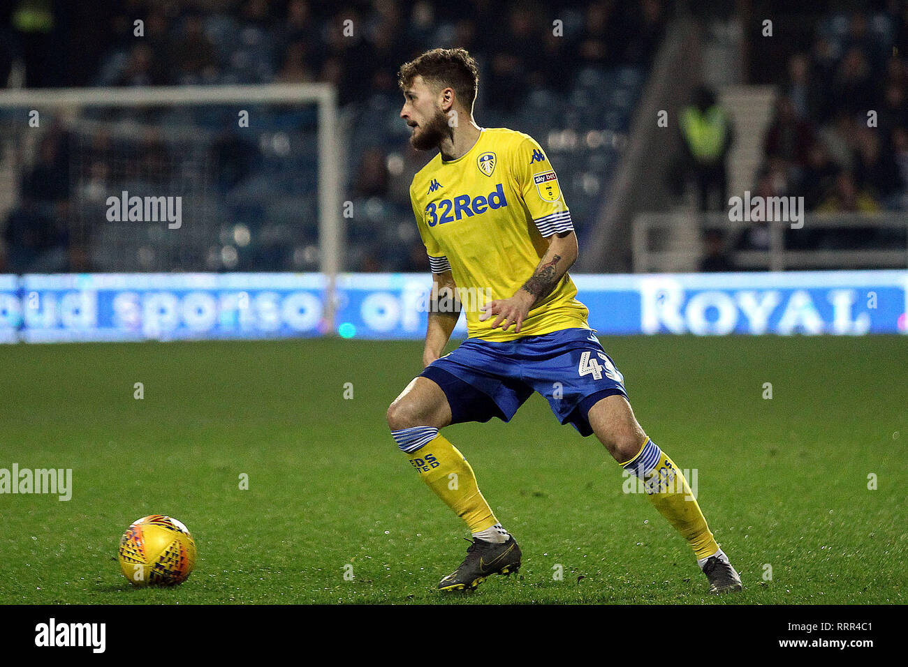 London, Großbritannien. 26 Feb, 2019. Mateusz Kilch von Leeds United in Aktion. EFL Skybet Meisterschaft übereinstimmen, Queens Park Rangers v Leeds United an der Loftus Road Stadium in London am Dienstag, 26. Februar 2019. Dieses Bild dürfen nur für redaktionelle Zwecke verwendet werden. Nur die redaktionelle Nutzung, eine Lizenz für die gewerbliche Nutzung erforderlich. Keine Verwendung in Wetten, Spiele oder einer einzelnen Verein/Liga/player Publikationen. pic von Steffan Bowen/Andrew Orchard sport Fotografie/Alamy Live news Credit: Andrew Orchard sport Fotografie/Alamy leben Nachrichten Stockfoto