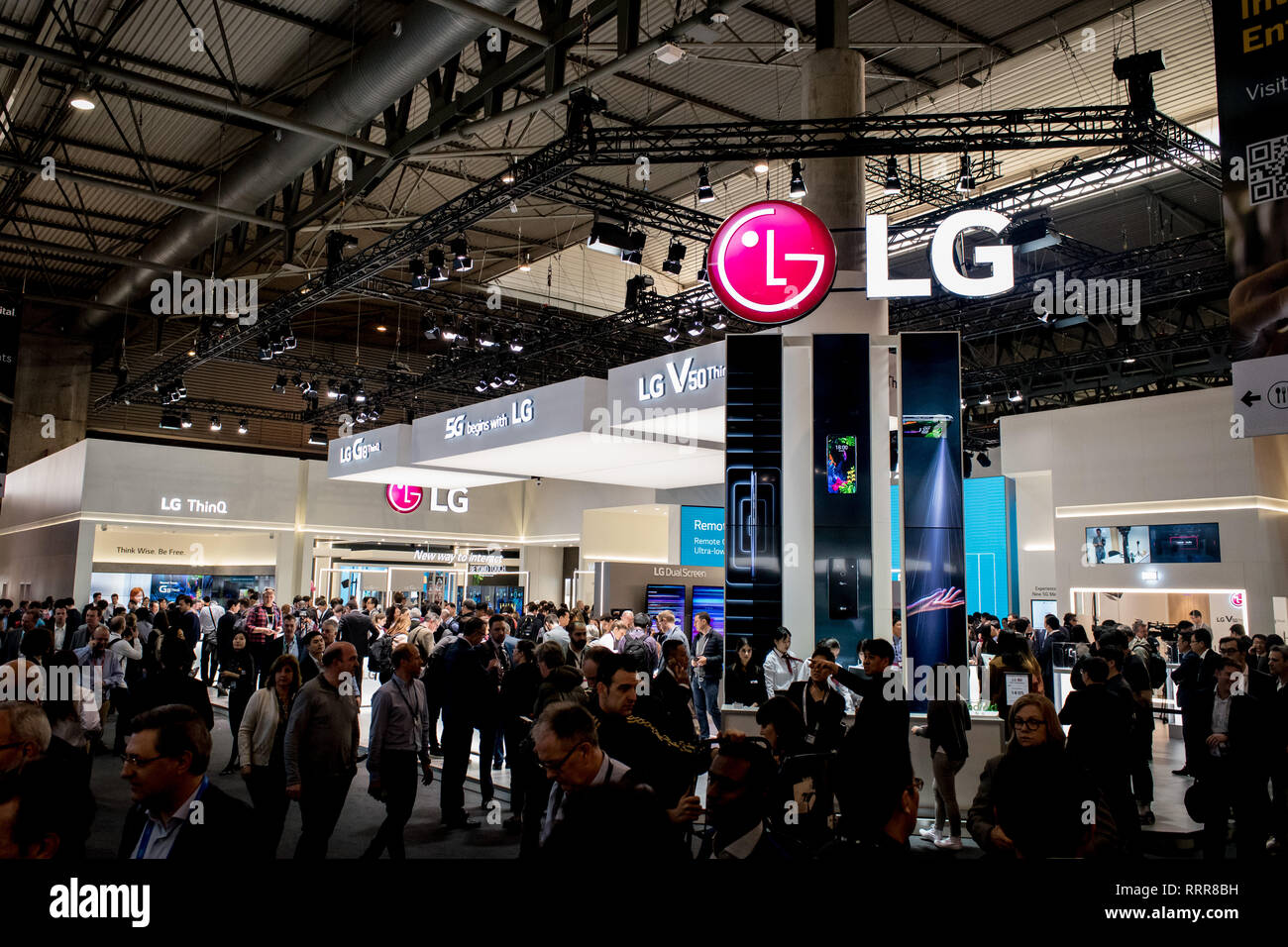 Barcelona, Spanien. 26. Februar 2019. Februar 26, 2019 - Barcelona, Katalonien, Spanien - LG Electronics Pavillon während der GSMA Mobile World Congress 2019 in Barcelona, der weltweit wichtigsten Veranstaltung auf mobilen Geräten die Kommunikation mit den führenden Unternehmen und die neuesten Entwicklungen in der Branche. Credit: Jordi Boixareu/Alamy leben Nachrichten Stockfoto