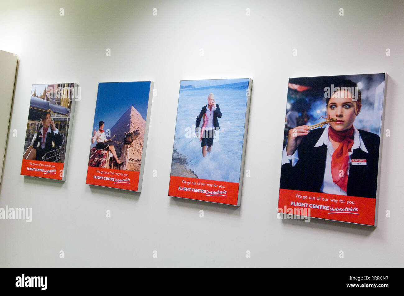 Flight Center, Reisebüro mit Plakaten. Stockfoto