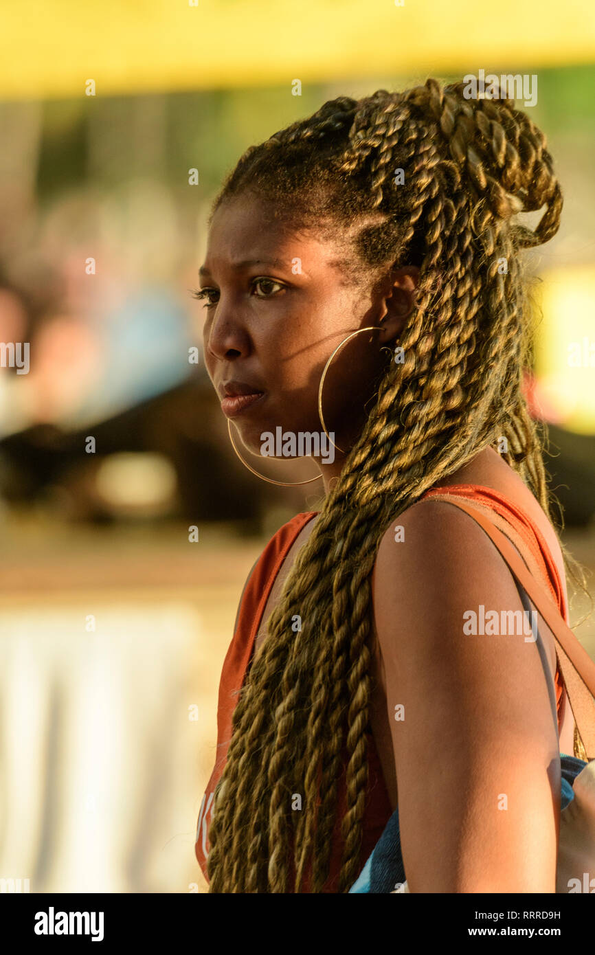 South Pacific, USA, Hawaii, Oahu, Hawaii, Honolulu, Waikiki, Frau am Strand Stockfoto